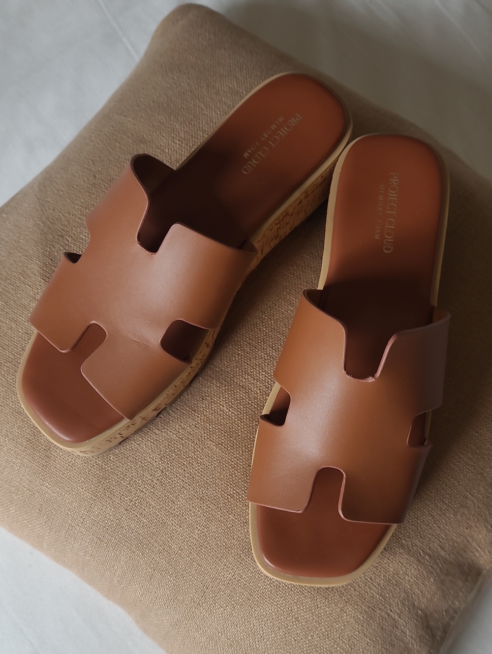 PROJECT CLOUD Tan Leather Slide Sandals with Cork Platform. Sz. 9 Like New.